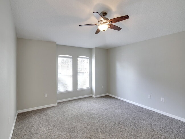 Building Photo - 30513 Pga Dr