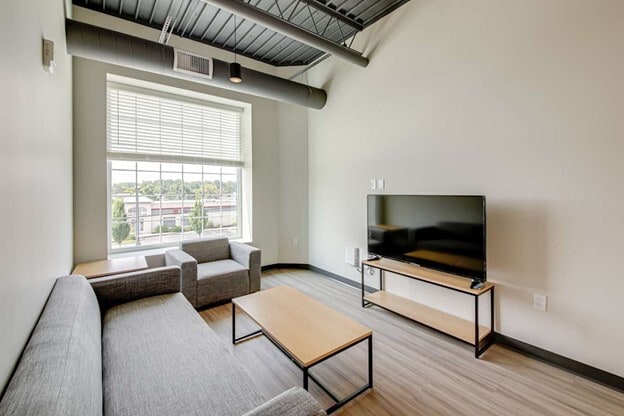 Building Photo - Lofton