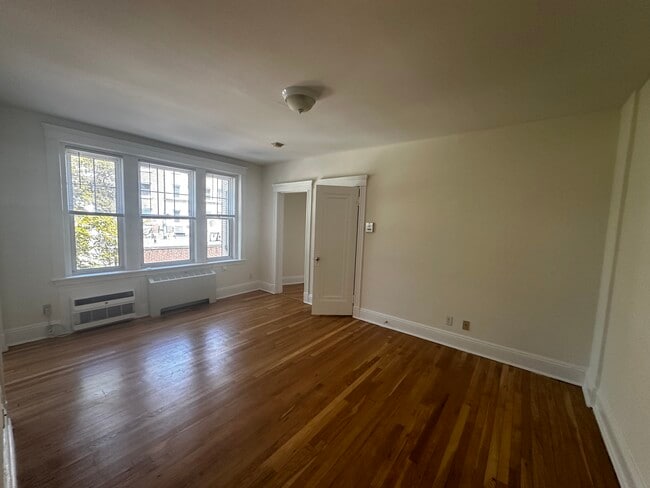 Building Photo - 5 Chauncy St