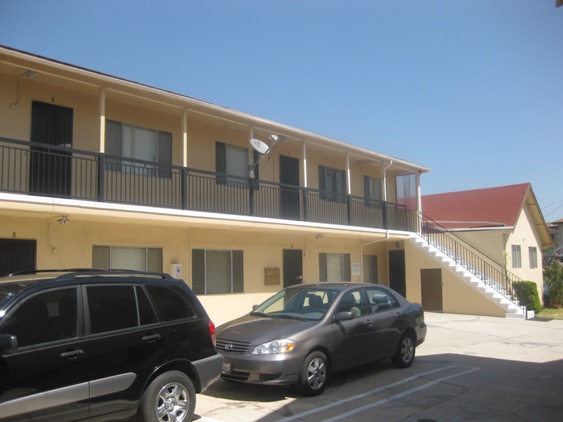 Building Photo - 1143-1145 E Wilson Ave