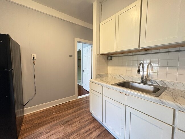 111 Baldwin Ave 3L (5) - 110 Baldwin Ave