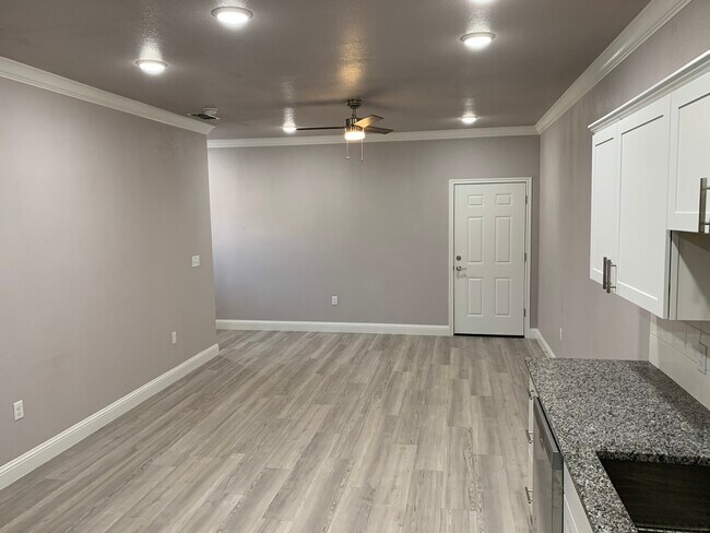 Foto del edificio - 2644 E 14th St