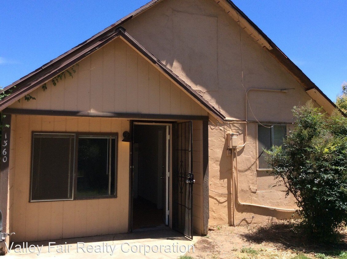 Primary Photo - 1360-1372 Dewsnup Ave