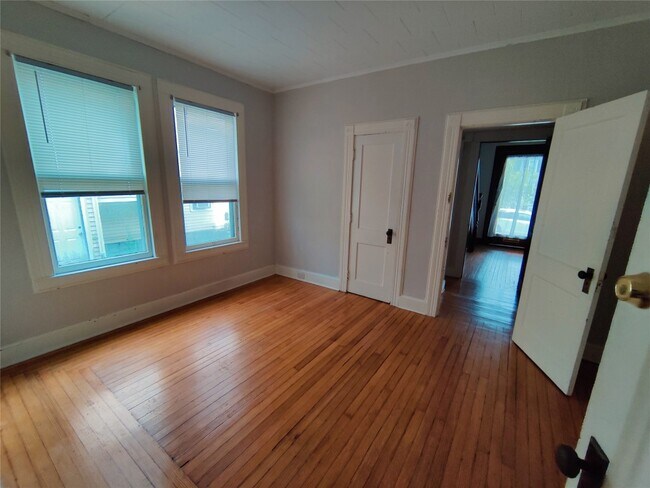 Building Photo - 116 Leroy St