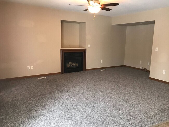Building Photo - Amazing 4 Bed with 2 and a Half Bath Home