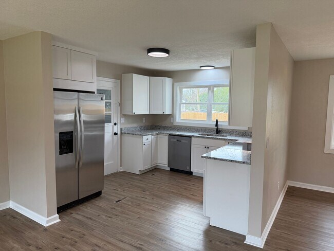 Foto del edificio - Freshly updated in East Ridge