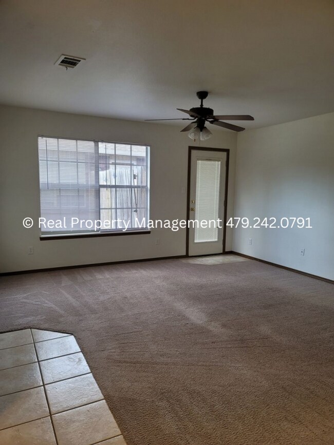 Foto del edificio - Beautiful Duplex for Rent in Van Buren - *...