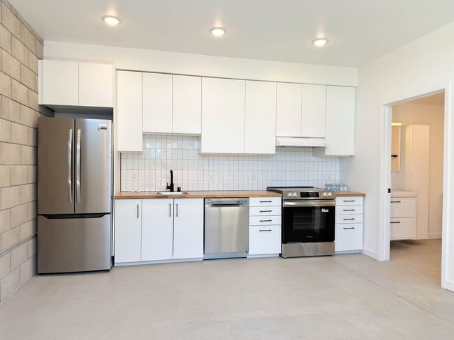 Interior Photo - 1520 Tyler House