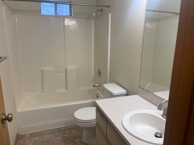 Cuarto de baño principal - 8820 Stone Ave N