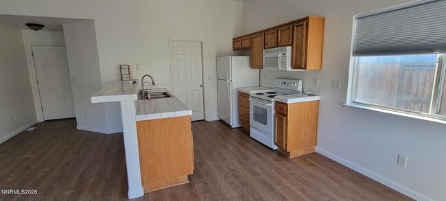 Building Photo - 2226 Ellice Wy