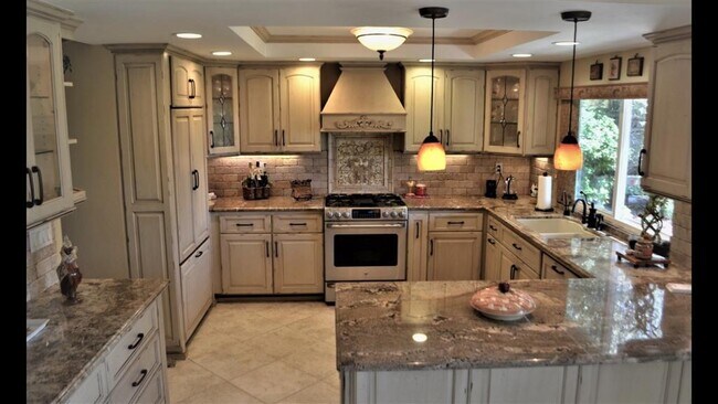 Building Photo - 3843 Cornell Dr