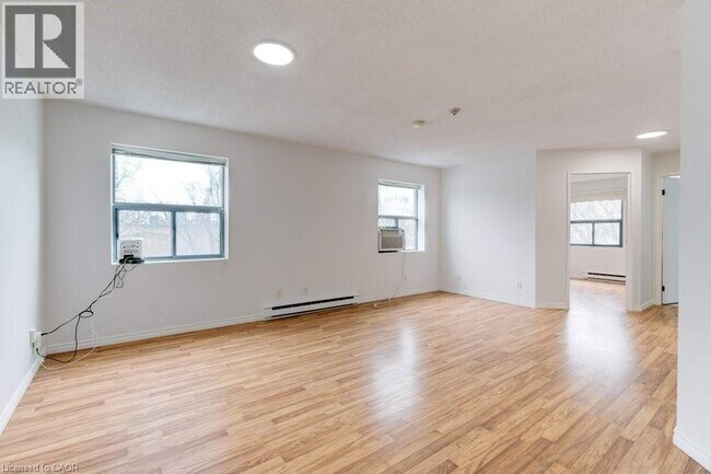 Building Photo - 175 Hunter St E