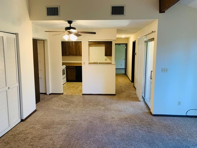 Building Photo - 451 Westwood Dr