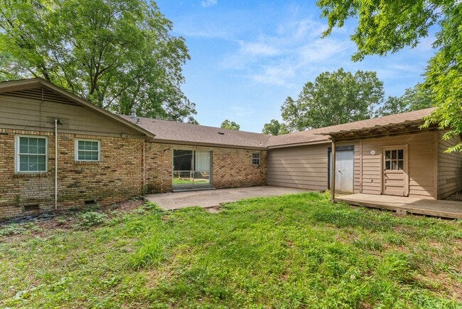 Building Photo - Completely Renovated 4 bedroom 3 bath home...