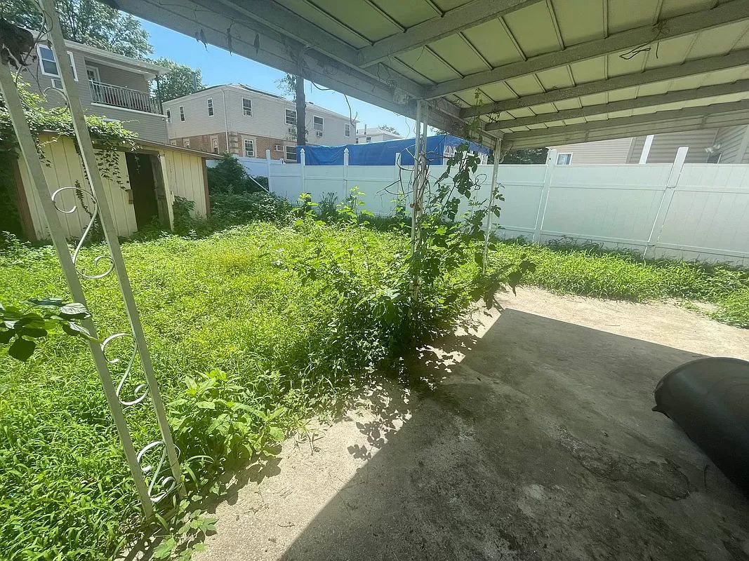 Primary Photo - 222 STREET