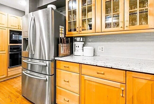 Building Photo - 4704 Rockhill Rd -Furnished Option May Be ...