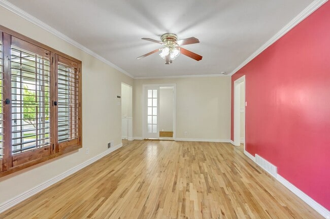 Building Photo - 3135 S Valley St