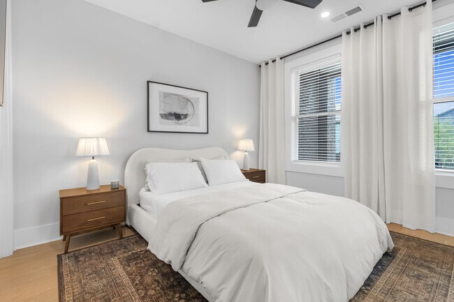 Building Photo - 798 Bender St SW