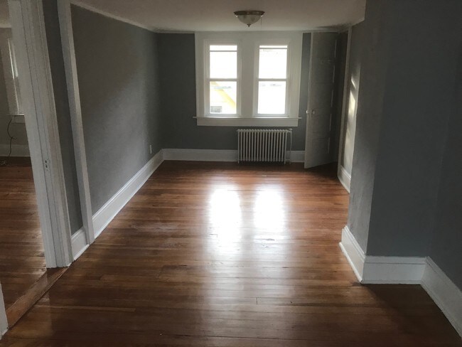Foto del edificio - 133-135 Quaker Ln S