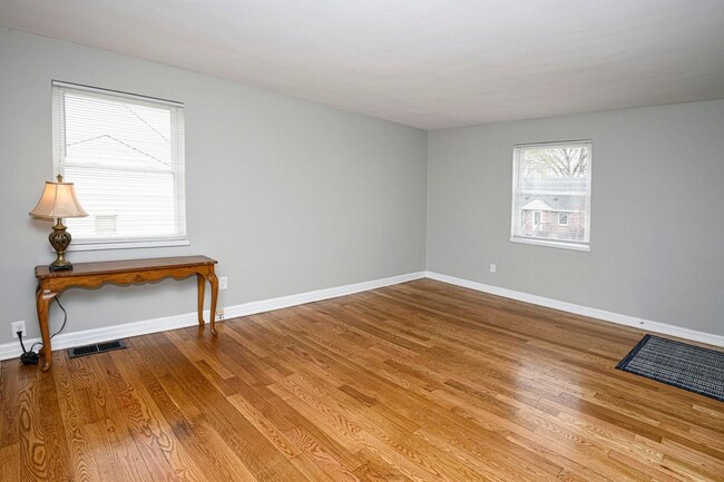 Building Photo - Bridgetown - adorable 3 BEDROOM 1 BATH UPDATED CAPE COD