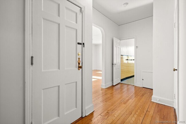 Foto del edificio - 684 Farmington Ave