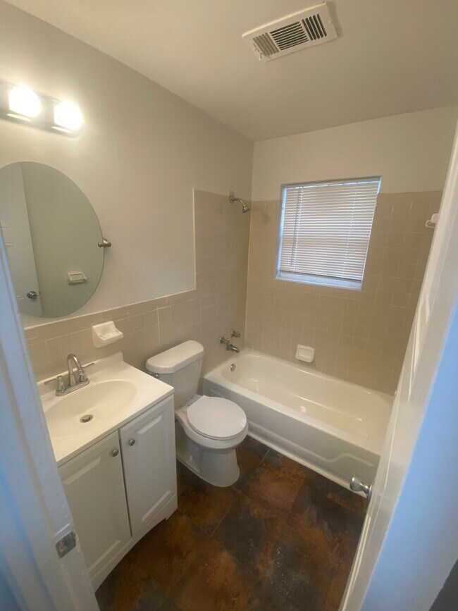 Foto del edificio - 964 Blythe St