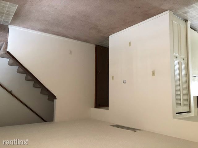 Building Photo - 2 br, 1.5 bath Apartment - 108 Elm Street