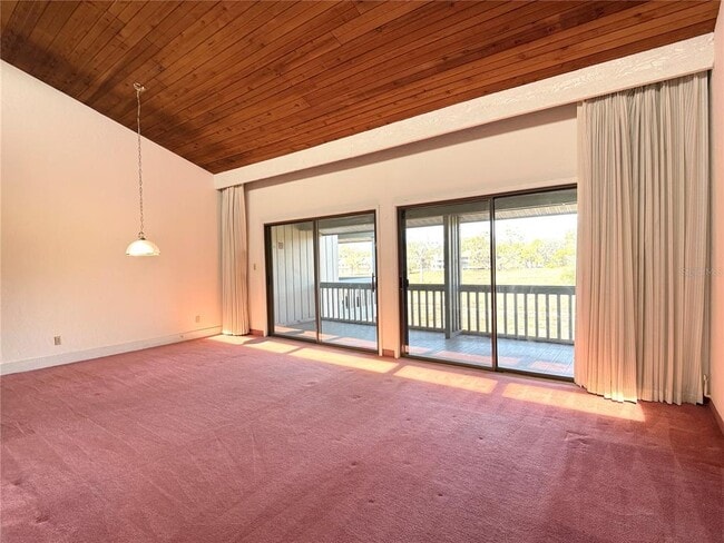 Foto del edificio - 647 Olde Camelot Cir