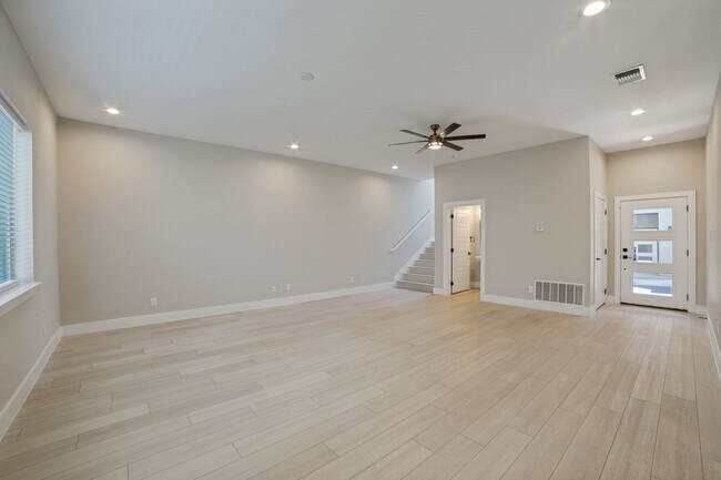 Foto del edificio - 1618 W Lawndale Dr