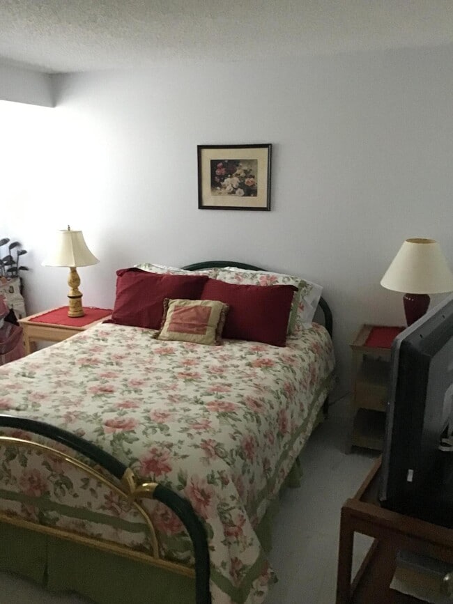 Building Photo - 750 Egret Cir