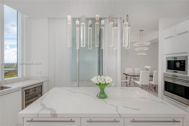 Foto del edificio - 16001 Collins Ave