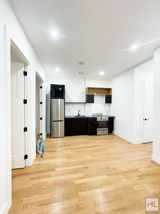 Building Photo - Amazing 4-Bed 3-Bath East Village Apartmen...