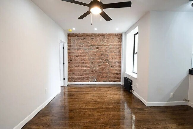 Foto del edificio - 1186 Putnam Ave