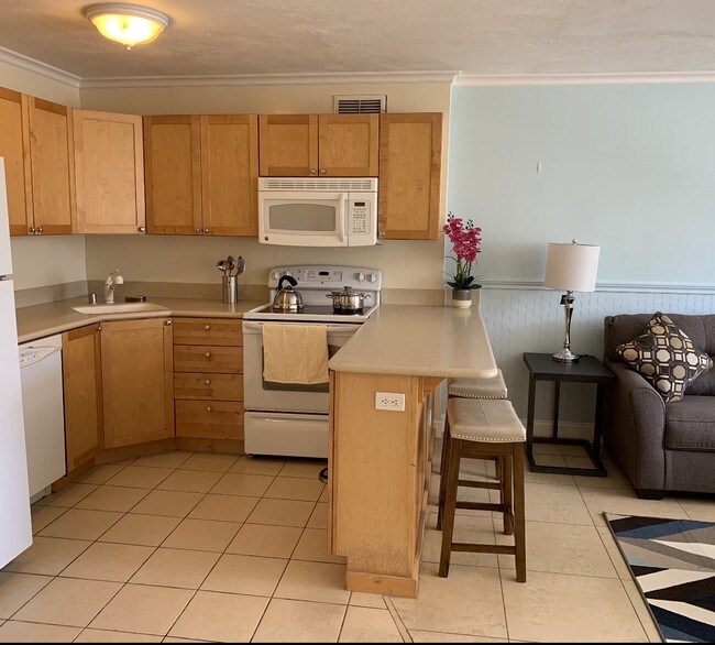 Building Photo - 430 Kaiolu St