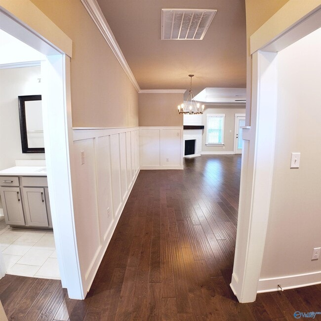 Building Photo - 404 Tillane Pk Cir