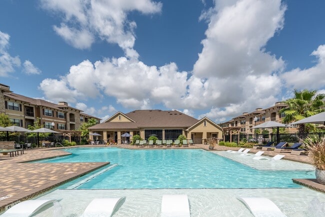 Building Photo - Marquis Seven Lakes