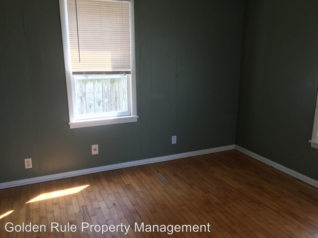 Building Photo - 3 br, 1 bath House - 328 W Ave C