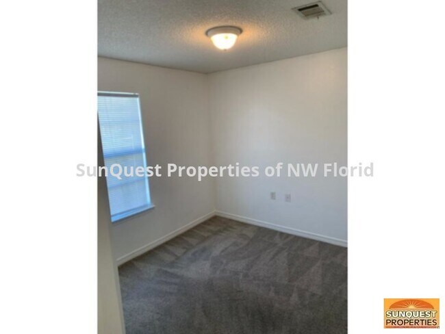 Foto del edificio - Cute cottage style home ready 6/5!