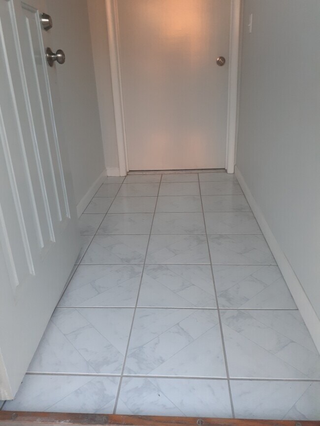 Building Photo - 525 Wayne St