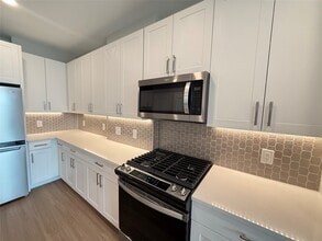 Building Photo - 716 Waugh Dr