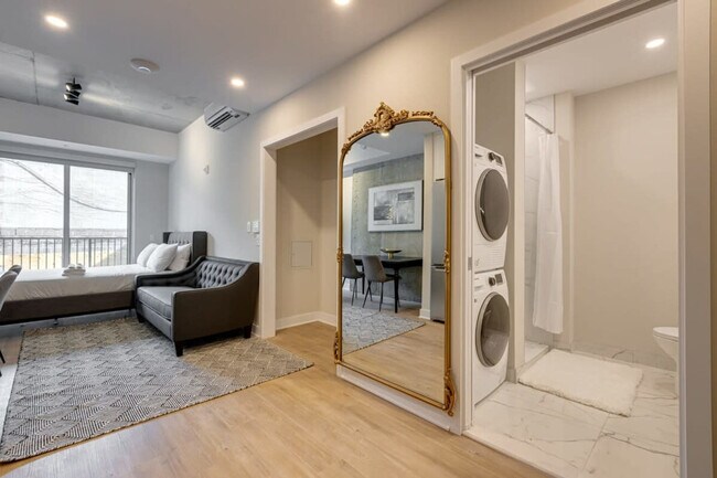 Building Photo - 742 Rue William