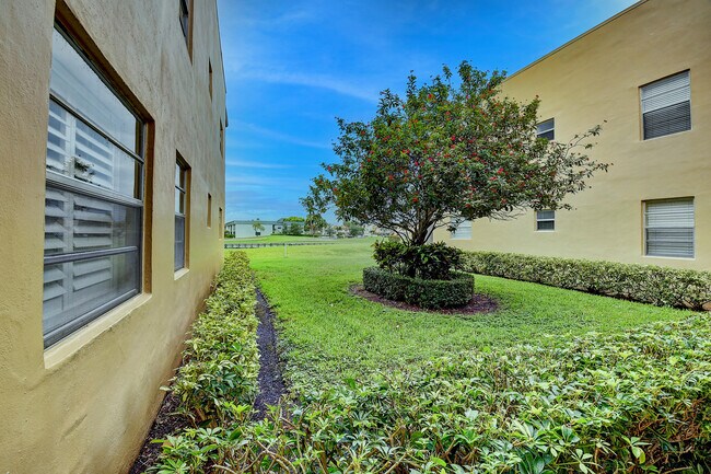 Building Photo - 439 Flanders I
