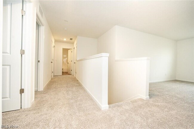 Foto del edificio - 98 Brewster Dr