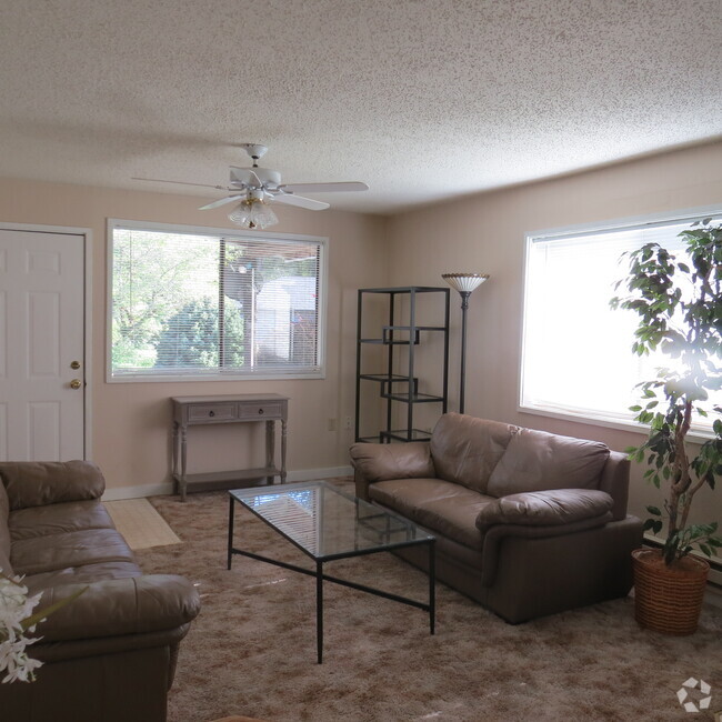 Front Sitting Room - 19222 NE 259th St