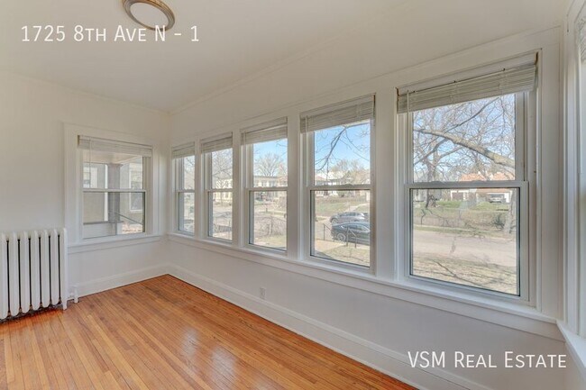 Building Photo - Spacious 2 BD / 1 BA Lower Level Duplex Av...