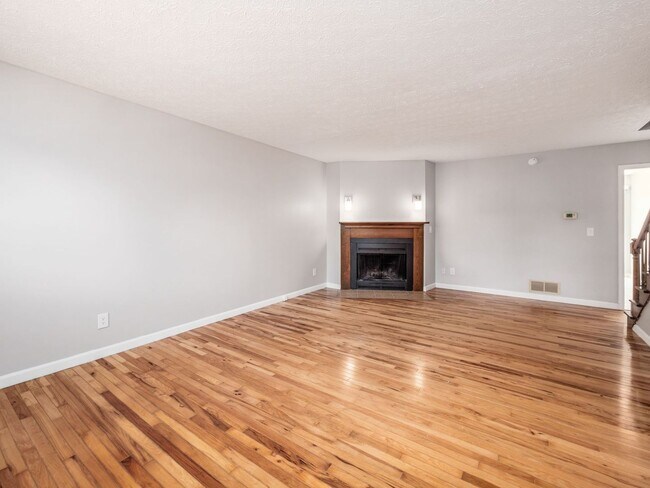 Building Photo - 2017 Queensgate Ln