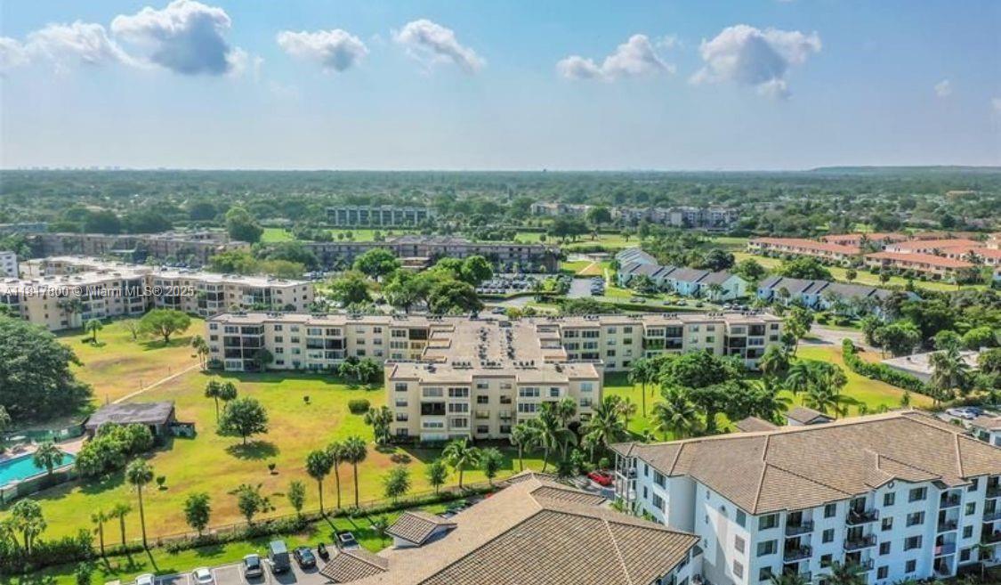 Foto principal - 9355 SW 8th St