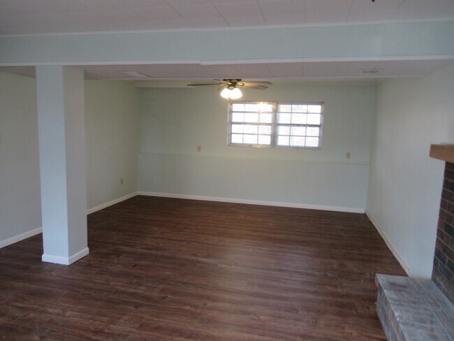 Building Photo - 1303 S Fairview Rd