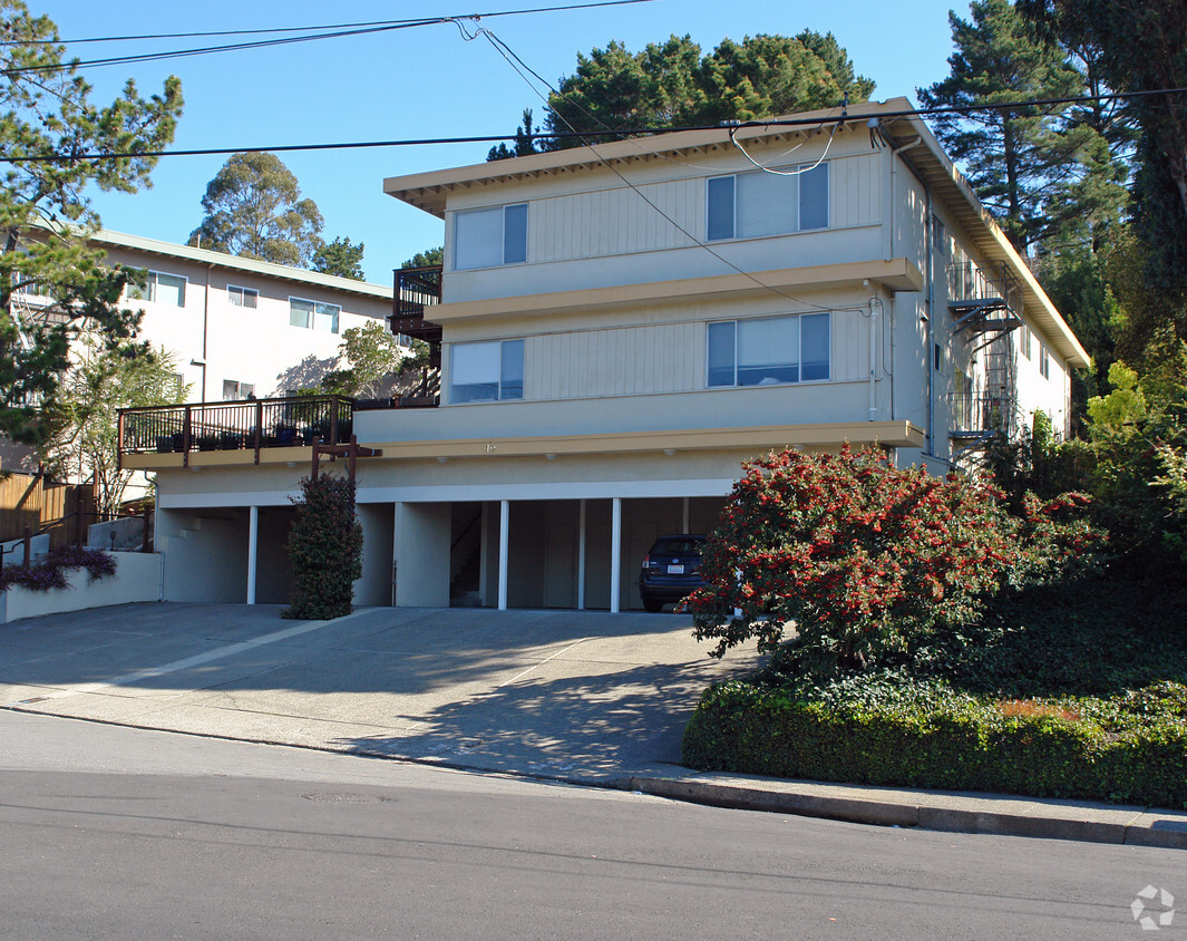 Primary Photo - 49 Roque Moraes Dr