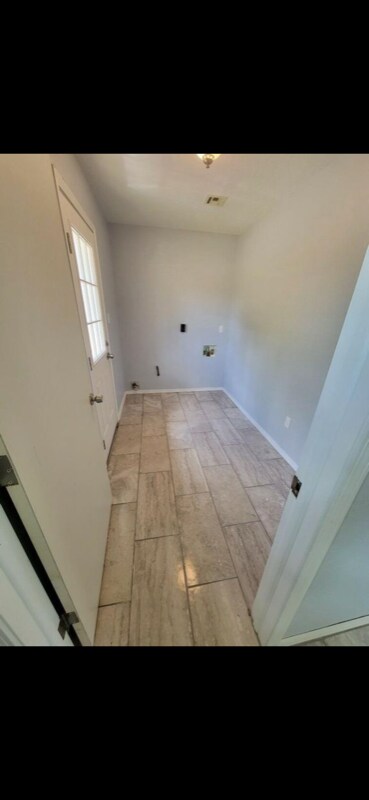 Foto del edificio - 304 Honeywell Ave